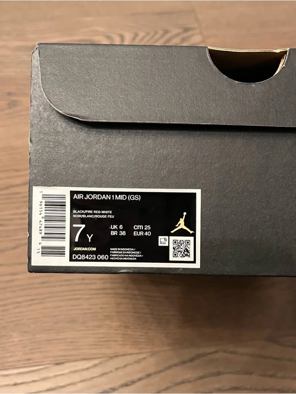Nike Air Jordan 1 Mid (GS) Black/Fire Red White (Size 7 Y) - Picture 7 of 8